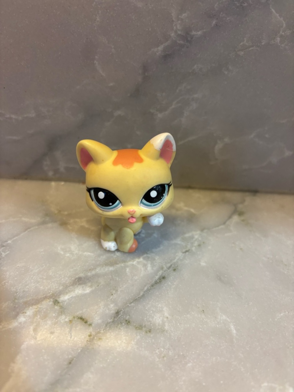 Littlest Pet Shop Yellow Orange Kitten Figure